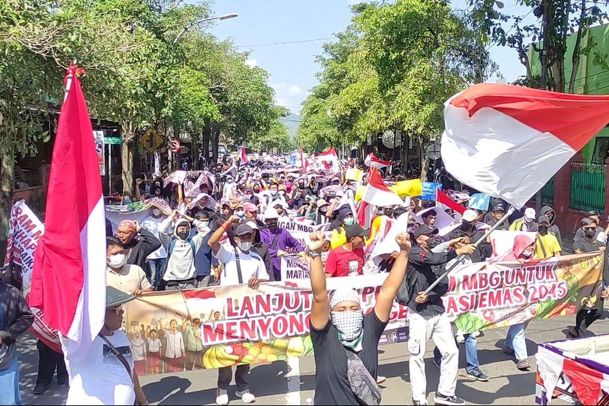 Ribuan Mitra MBG Datangi DPRD Trenggalek, Minta Program Berlanjut dan Dikelola Transparan